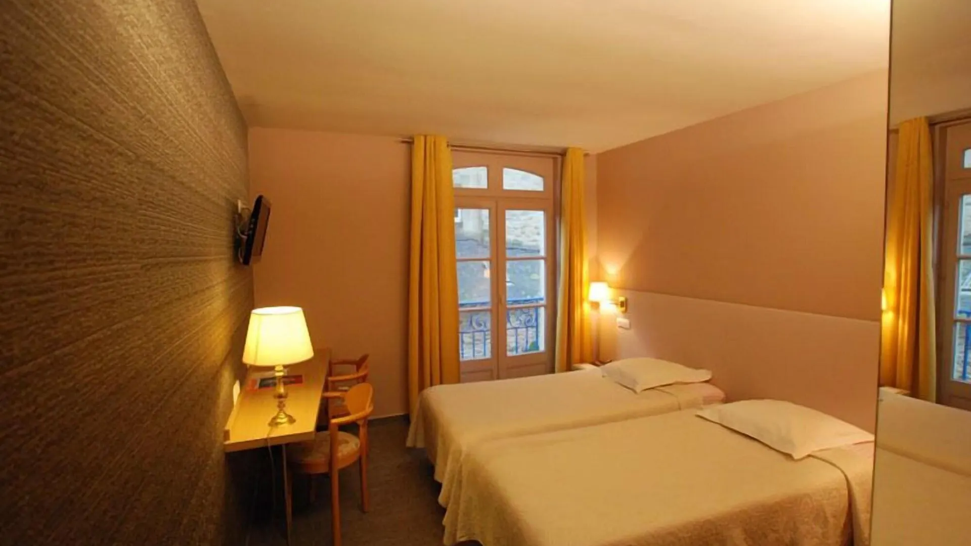 Hotel De La Cite Saint-Malo 3*,